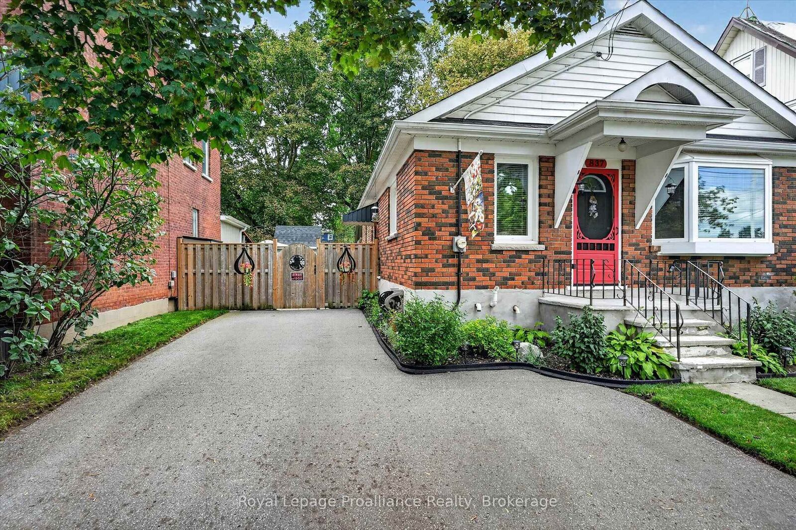 Property Photo:  837 Sherburne Street  ON K9J 3B7 