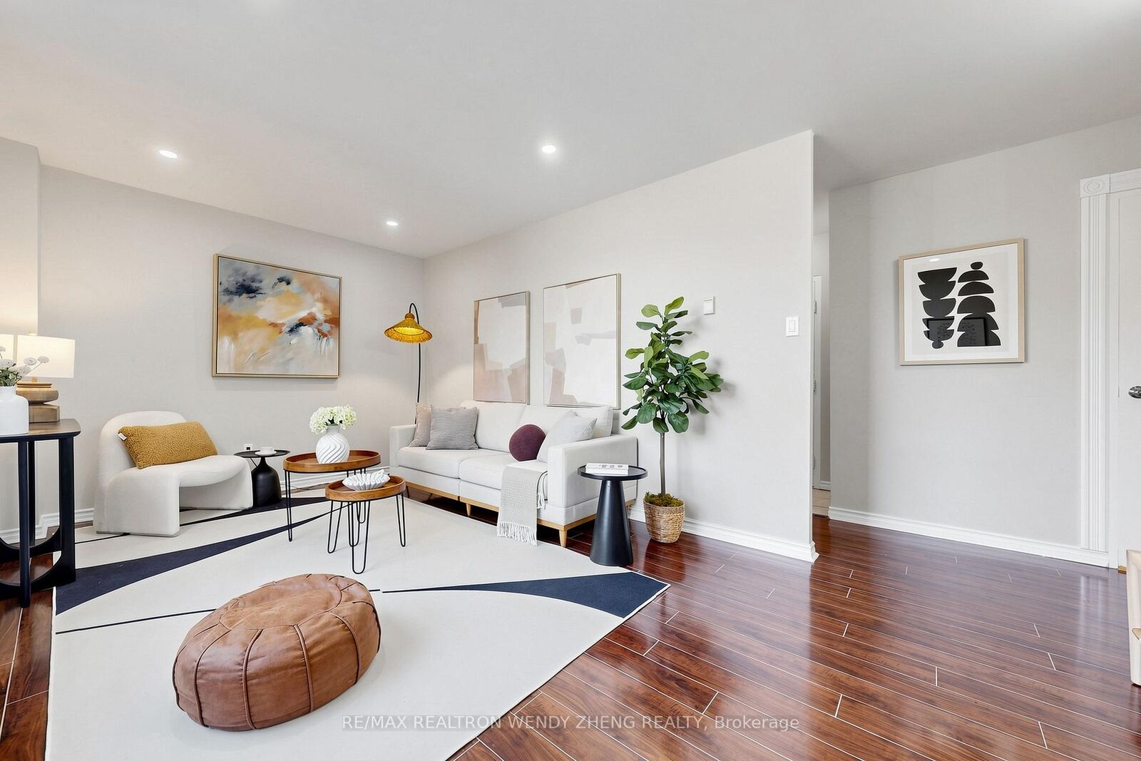 Property Photo: 1055A Forestwood Drive 111 ON L5C 2T8