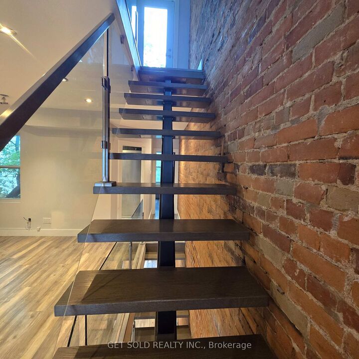 Property Photo: 348 Dupont Street ON M5R 1V9