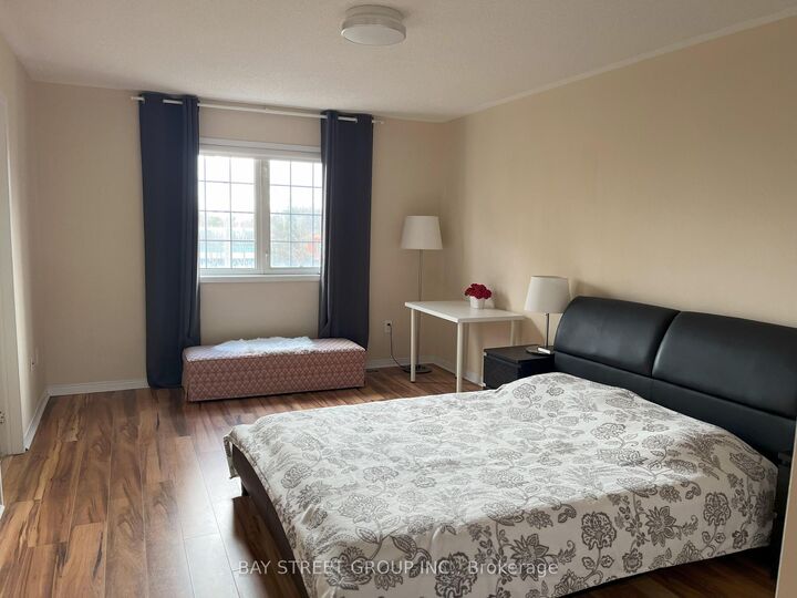 Property Photo:  49 Walkview Crescent Master Bedroom  ON L4E 4H5 