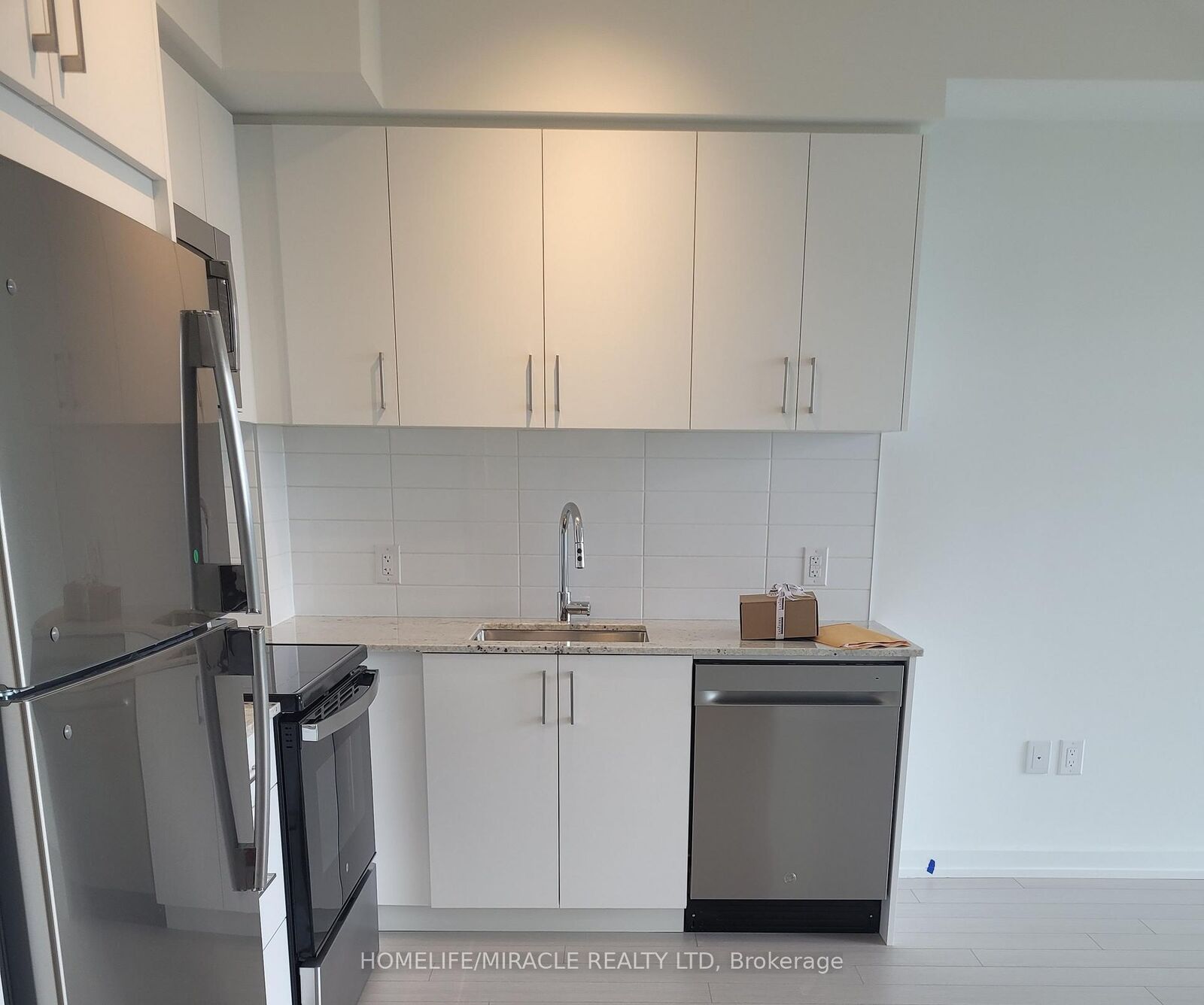 Property Photo:  4010 Eglinton Avenue W 1909  ON M9A 0G5 