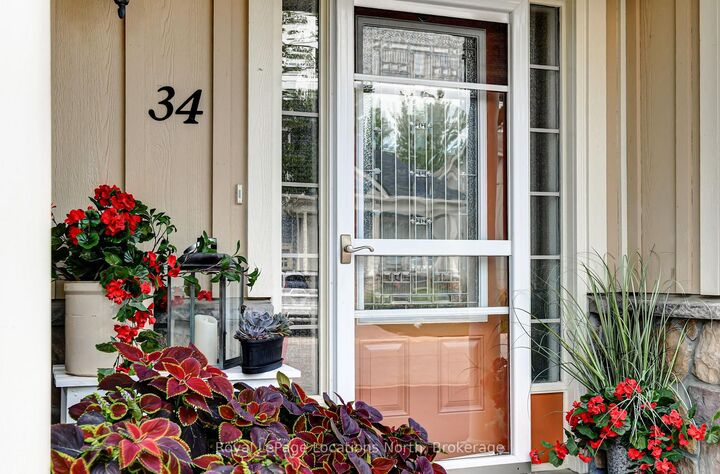 34 Savannah Crescent — photo 1