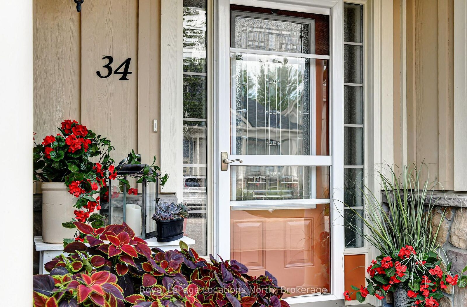 Property Photo: 34 Savannah Crescent ON L9Z 0E7