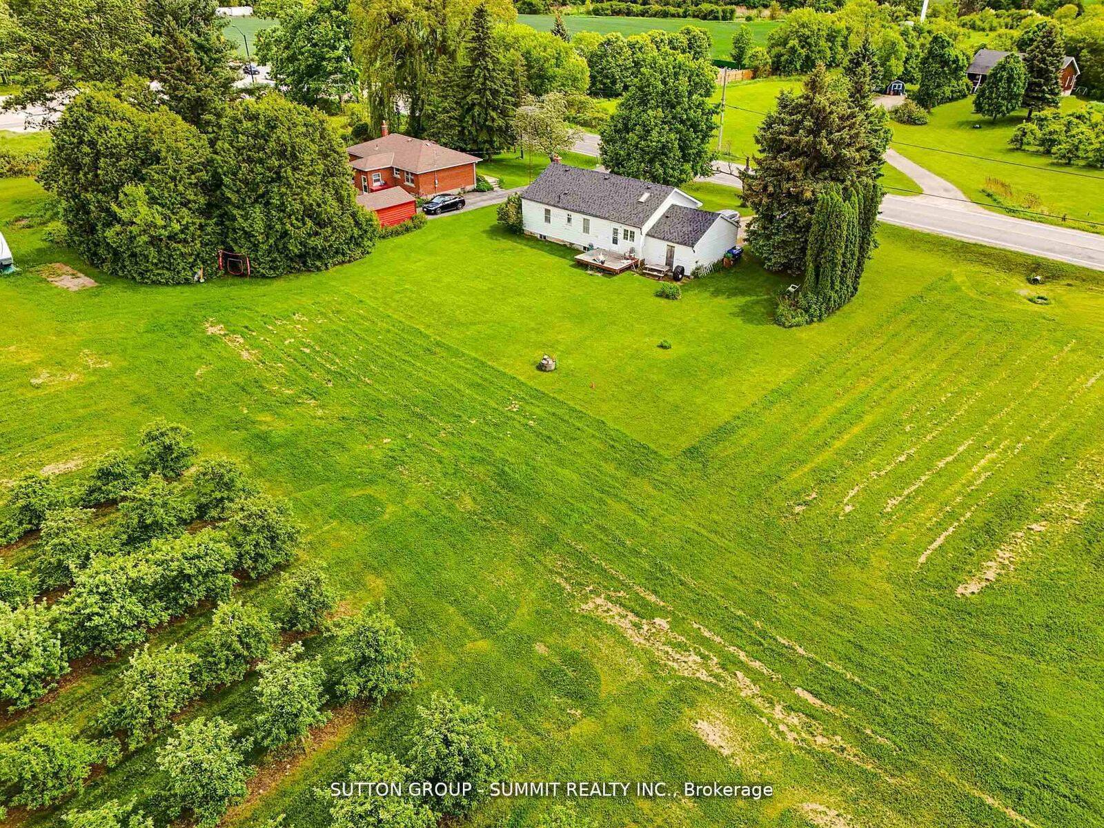 Property Photo: 8555 Heritage Road ON L6Y 0E4