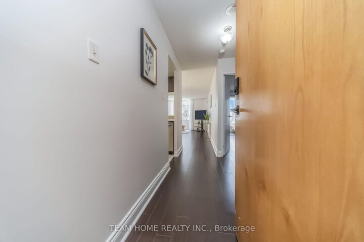 Property Photo: 300 Webb Drive 604 ON L5B 3W3