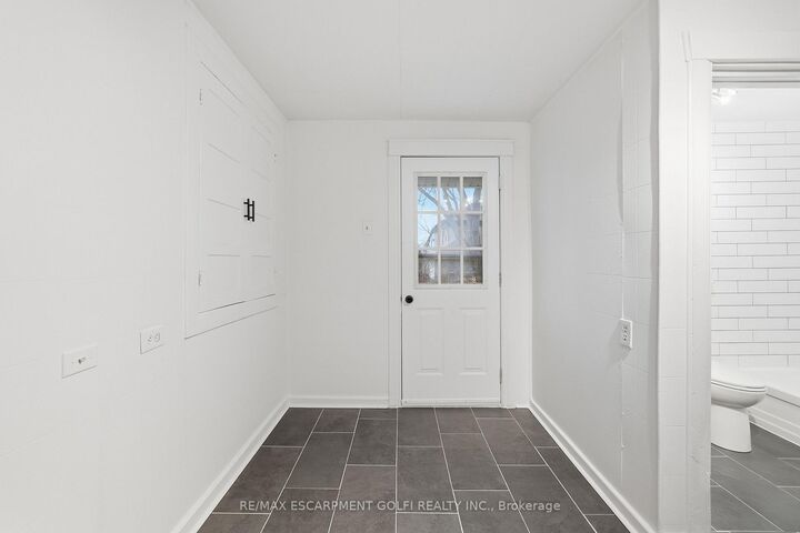 Property Photo:  27 Albert Street Main  ON L3B 4L1 