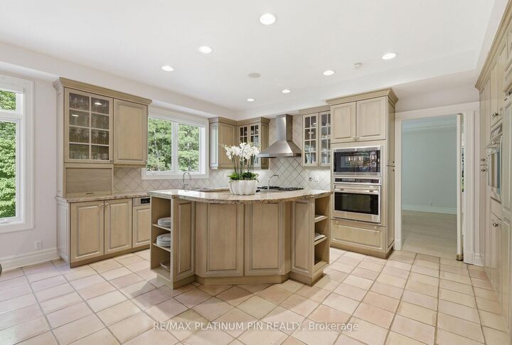 Property Photo: 1843 O'Neil Court ON L5L 5X6