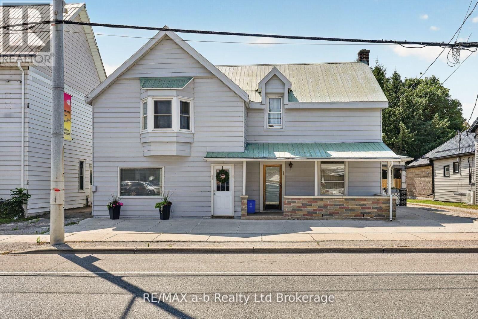 Property Photo: 133 Dundas Street W ON N0M 2M0