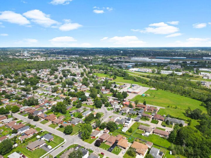 Property Photo:  307 Kilgour Avenue  ON L3C 2R3 
