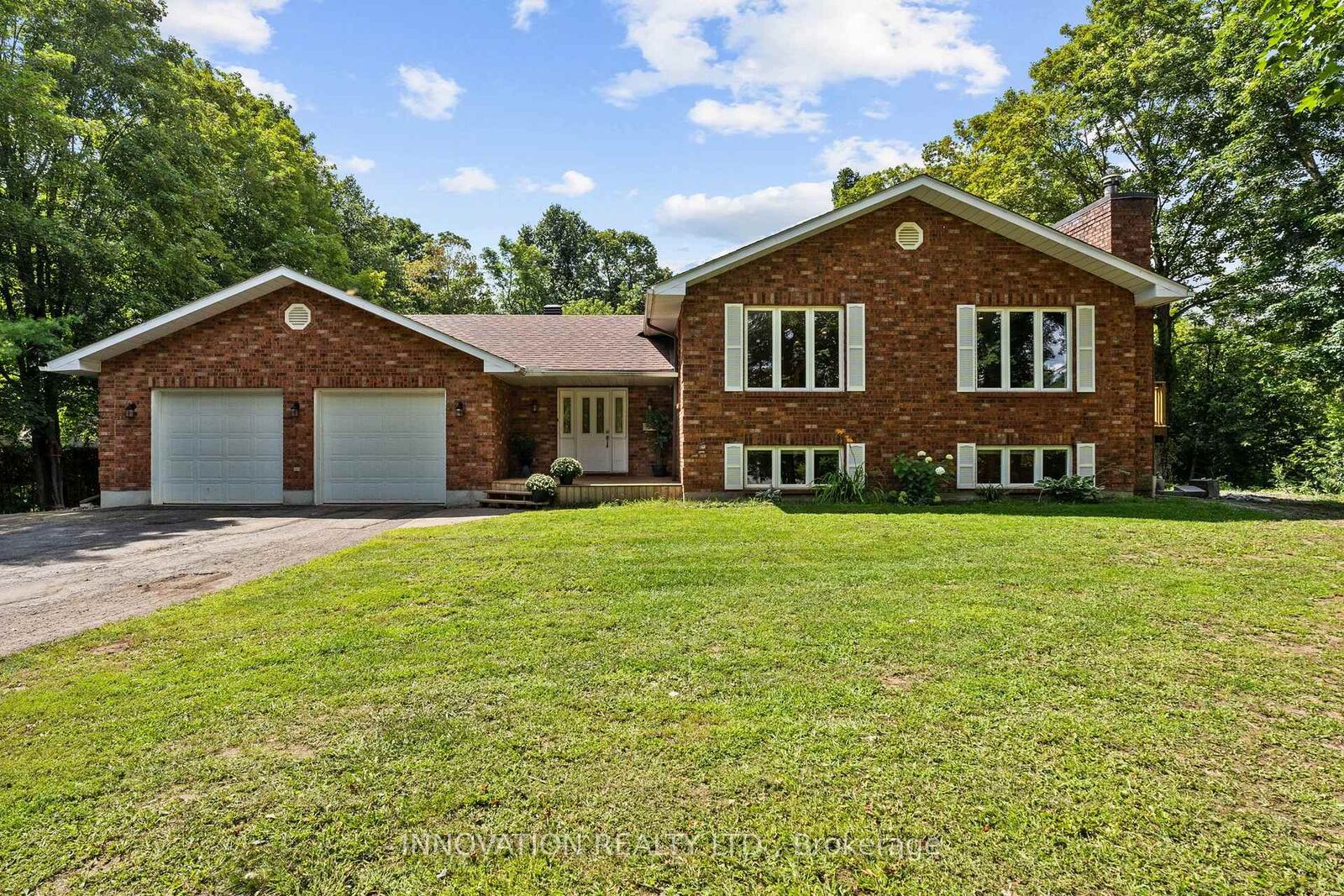 Property Photo:  504 Thomas Street  ON K7C 3J9 