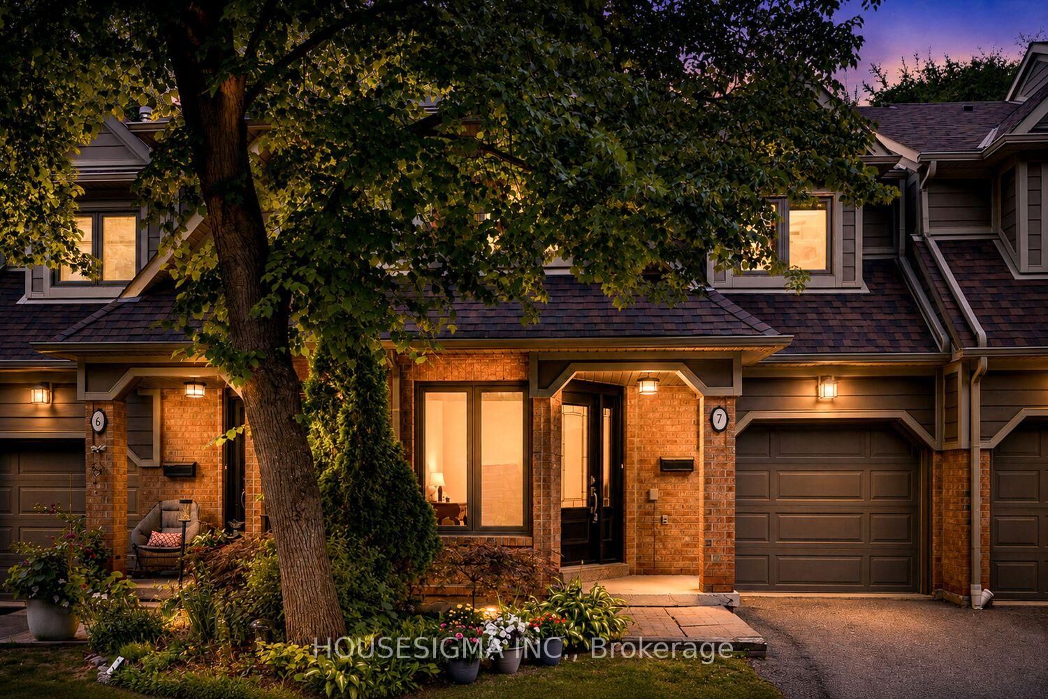 Property Photo:  2199 Burnhamthorpe Road W 7  ON L5L 5M7 