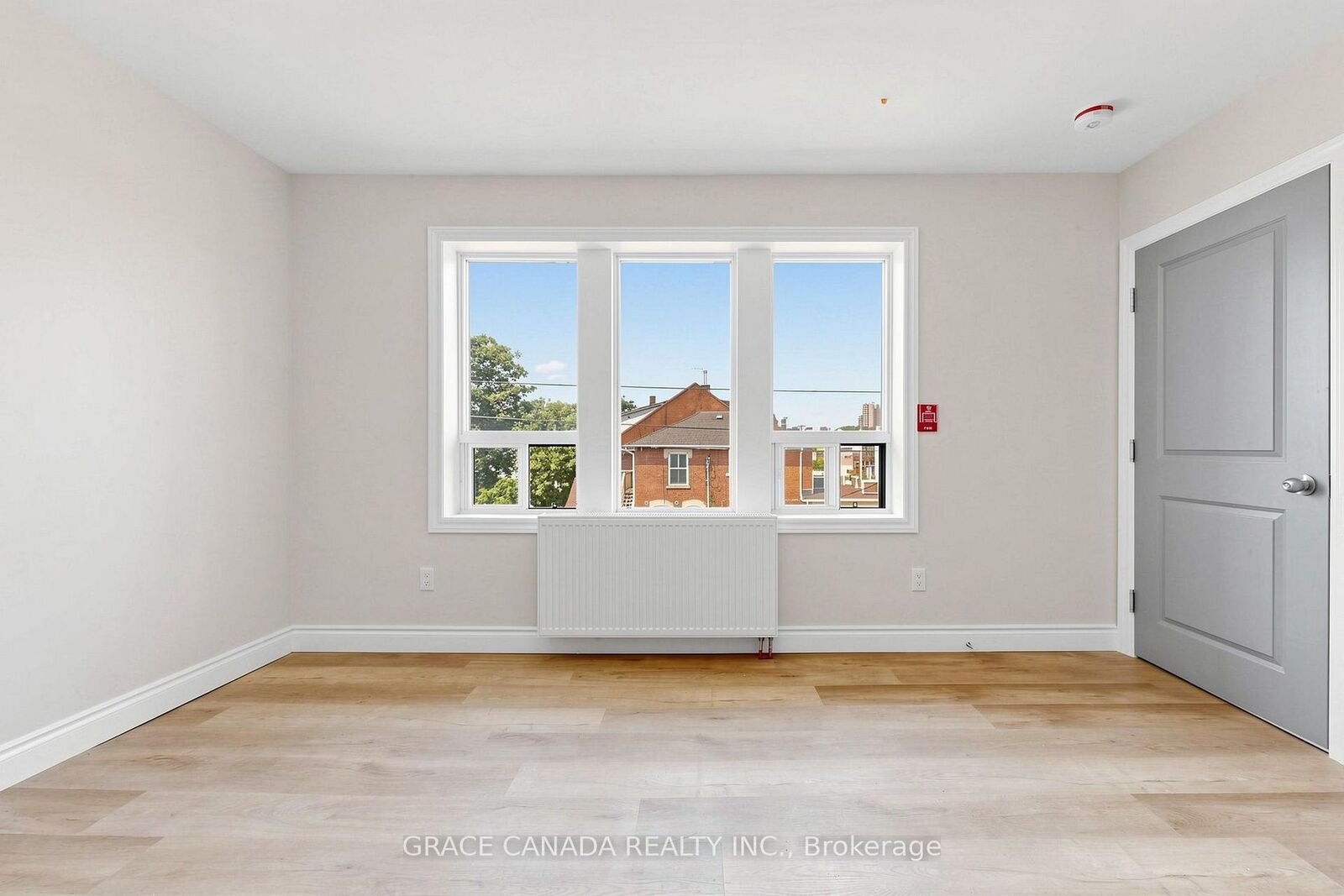 Property Photo:  65 Sanford Avenue S  ON L8M 2G7 