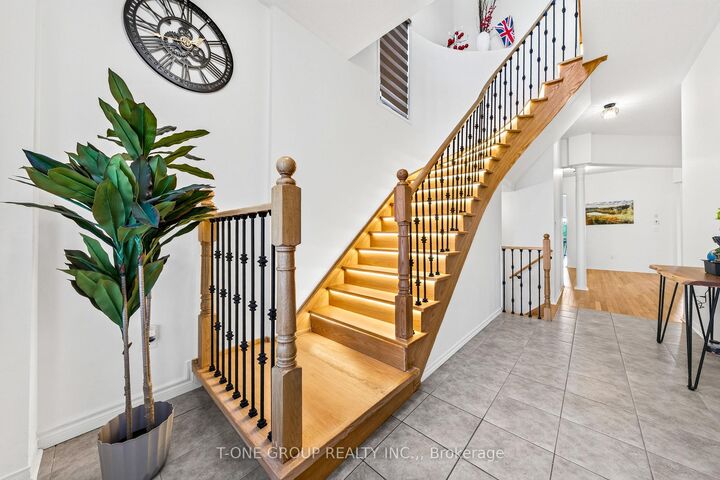 Photo de la propriété: 162 Hartney Drive ON L4S 0L1