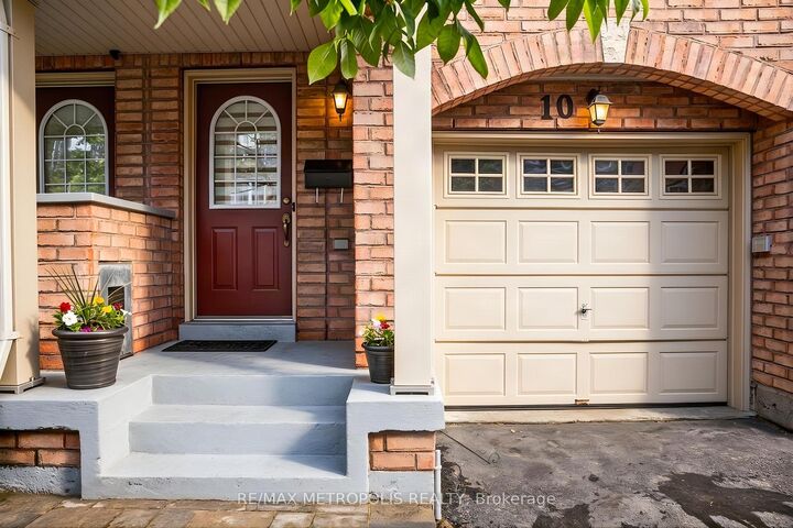 Property Photo:  10 Pat Brooks Terrace  ON M1P 5G6 