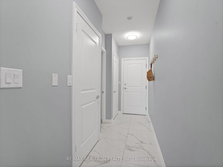 Property Photo: 133 Wynford Drive 707 ON M3C 0J5