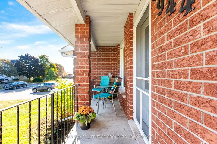 Property Photo:  944 Warburton Crescent  ON K7M 8L1 