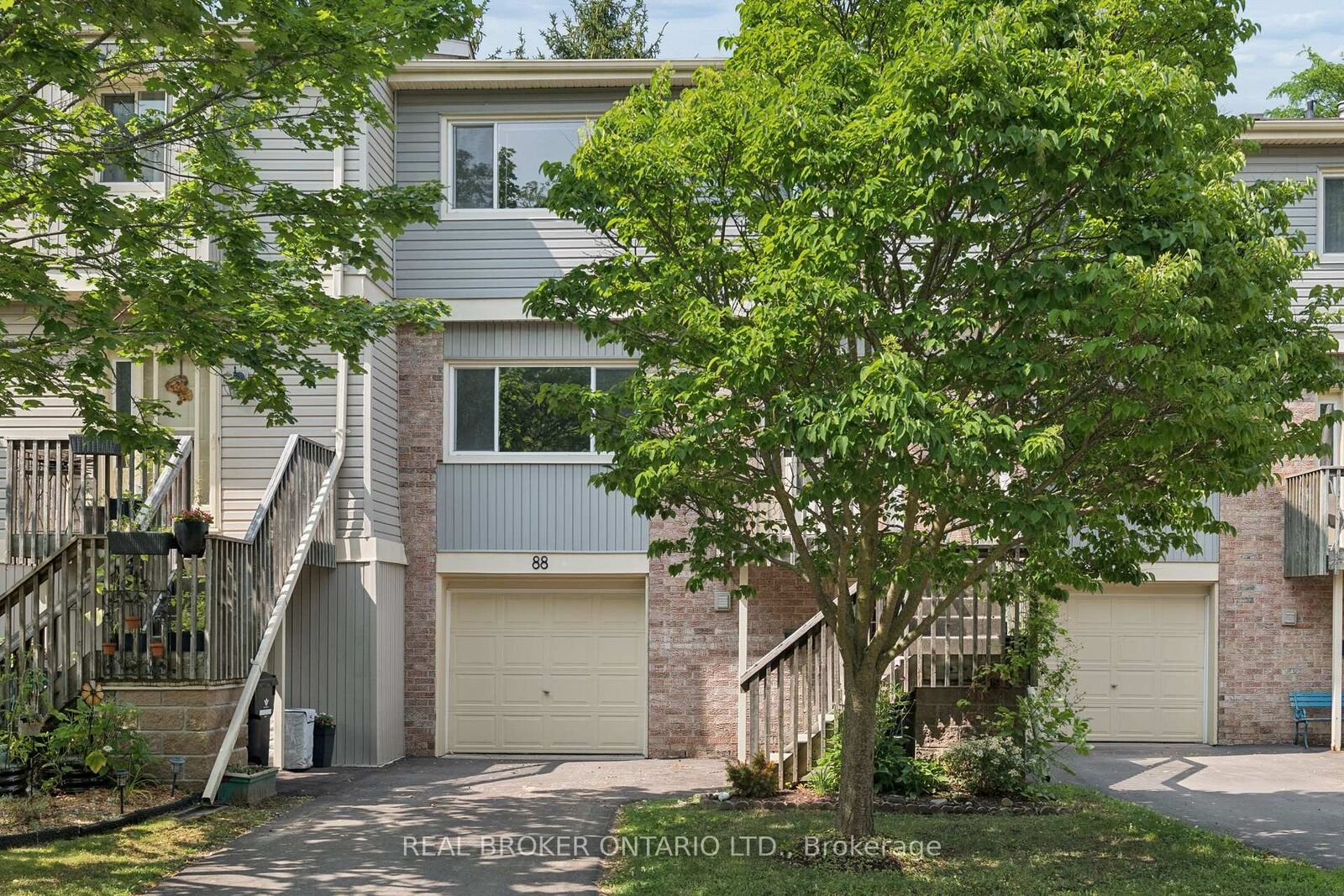 Property Photo: 30 Green Valley Drive 88 ON N2P 1G8