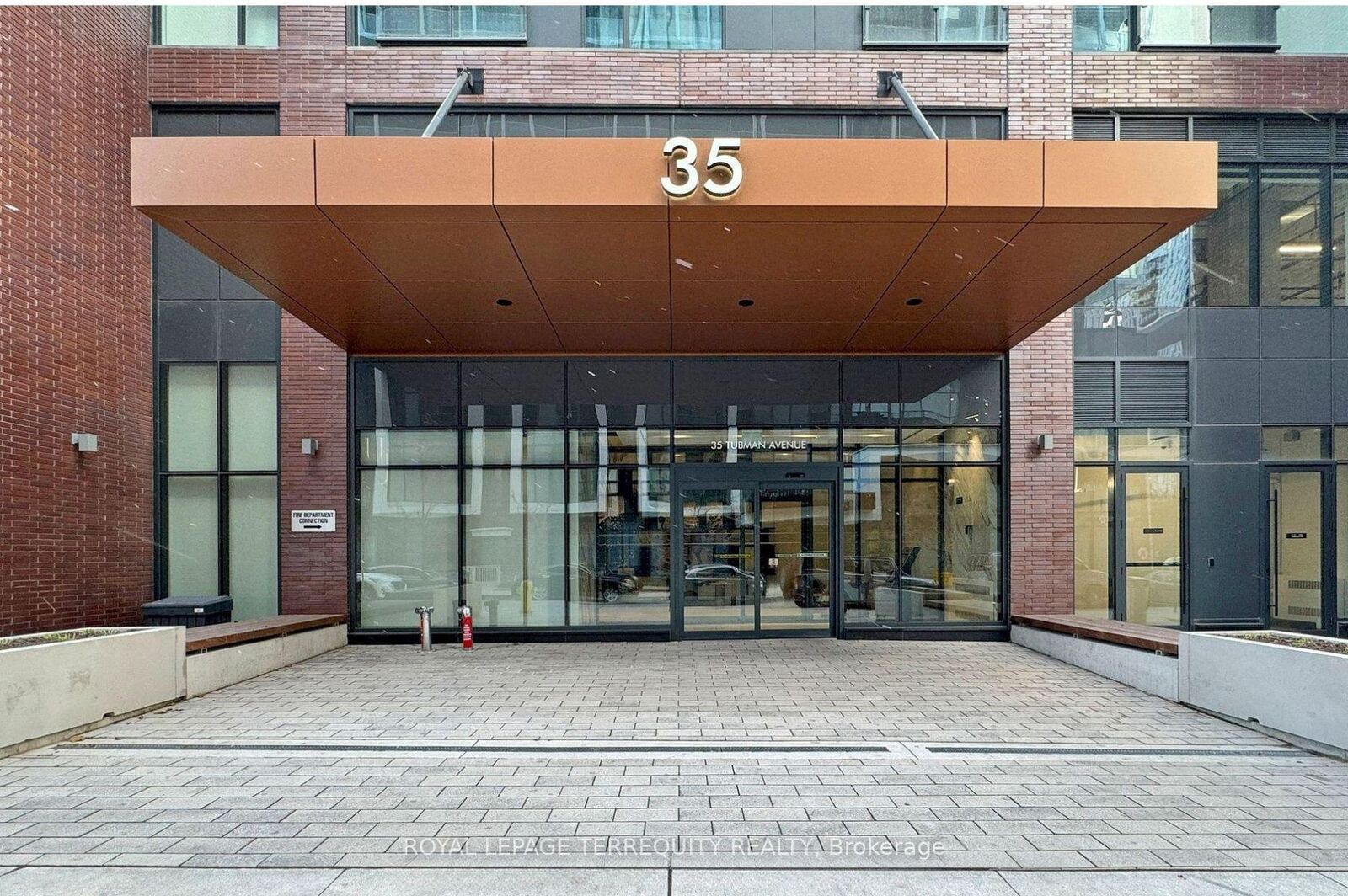 Property Photo:  35 Tubman Avenue 1020  ON M5A 0T1 