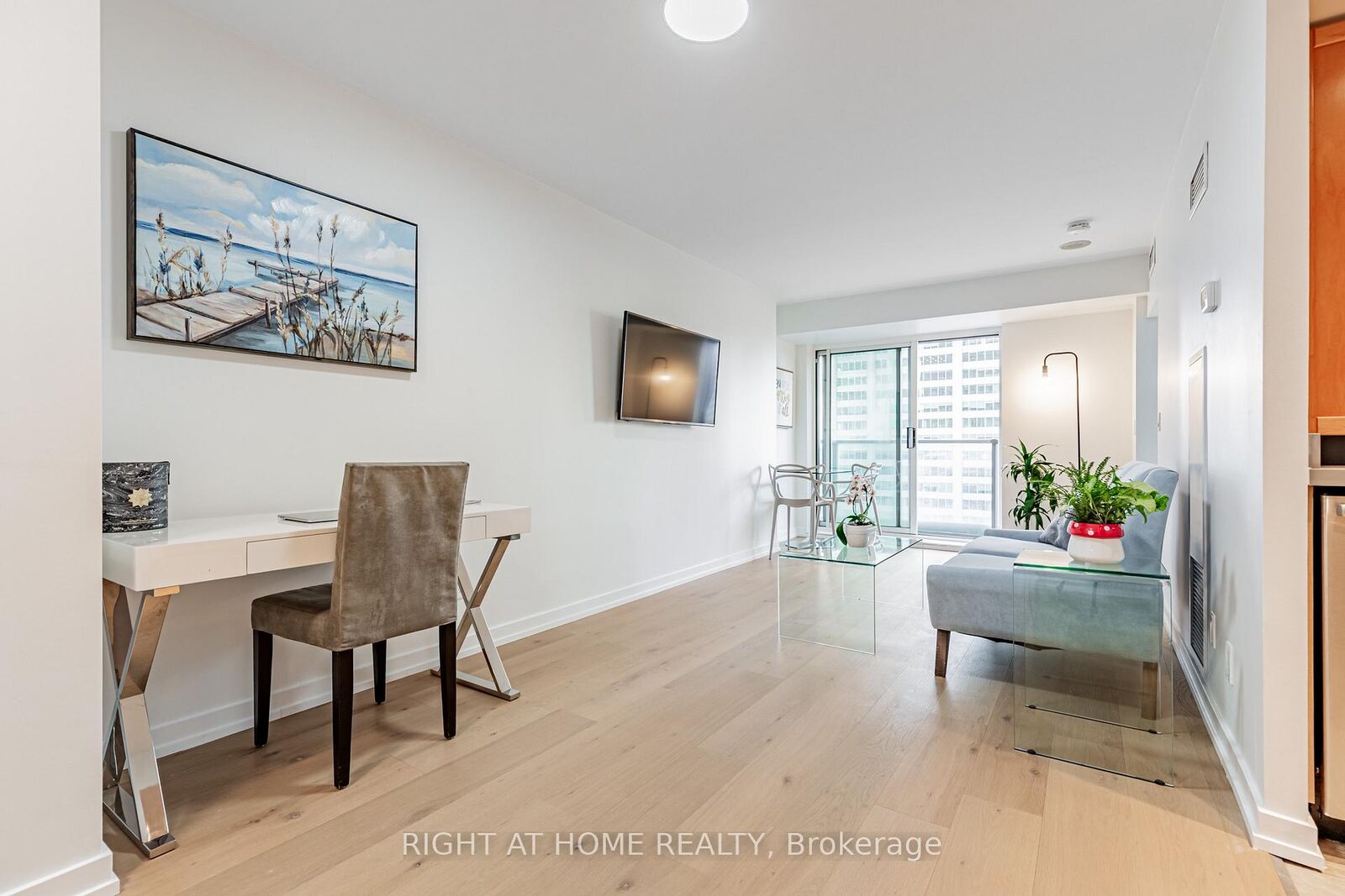 Property Photo:  8 Park Road 3116  ON M4W 3S5 