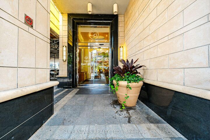 Property Photo:  761 Bay Street 1813  ON M5G 2R2 