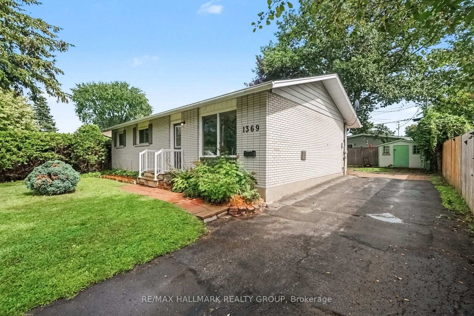 Property Photo:  1369 Duford Drive  ON K1E 1E3 