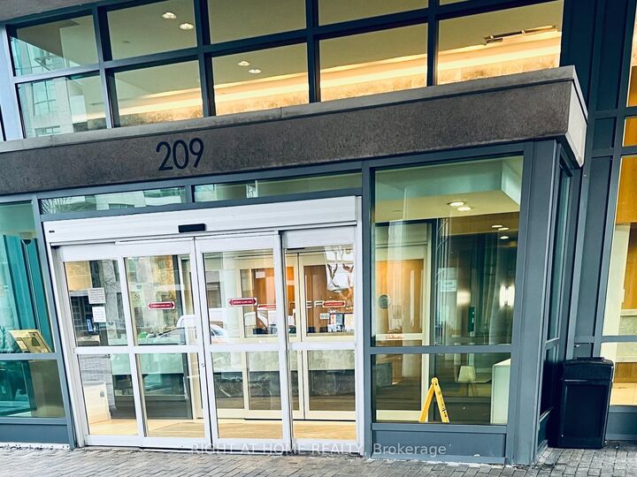 Property Photo: 209 Fort York Boulevard 1158 ON M5V 4A1