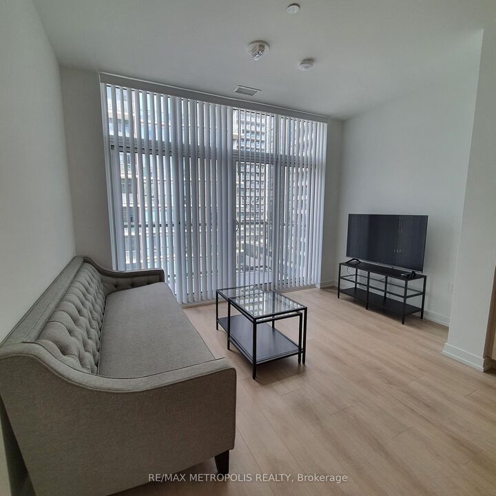 Property Photo:  1195 The Queensway N/A 807  ON M8Z 1R7 