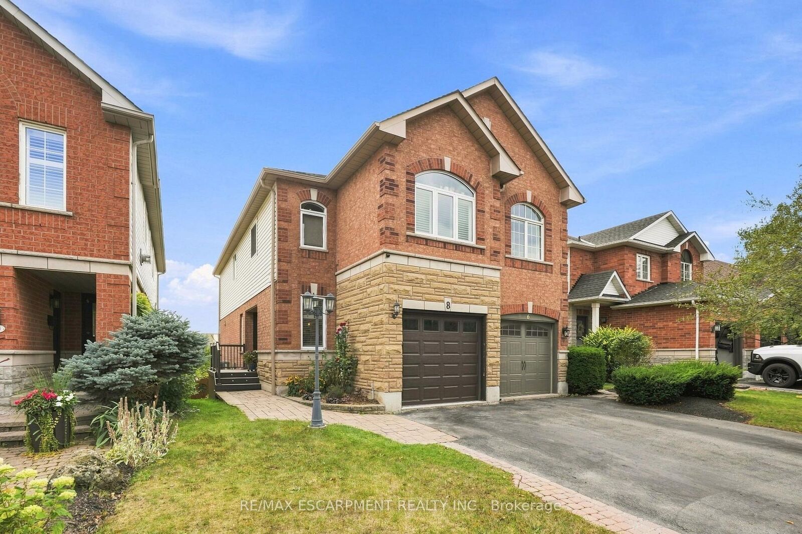 Property Photo: 8 Slater Court ON L8B 0K8