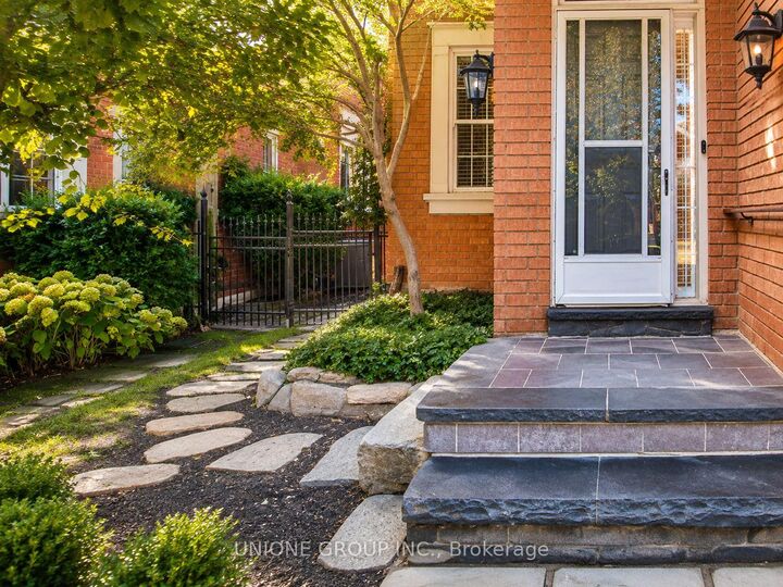 Photo de la propriété:  Lower 2230 Nightingale Way Lower  ON L6M 3S1 