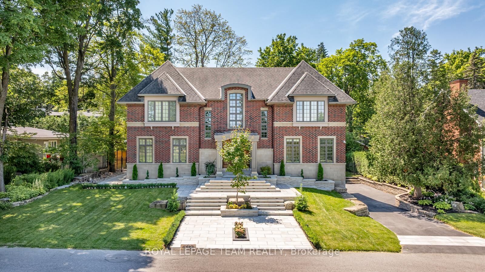 Property Photo: 250 Sandridge Road ON K1L 5A2