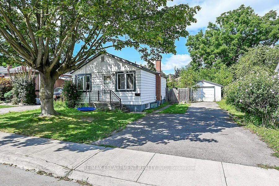 Property Photo:  576 Rosseau Road  ON L8K 4T8 
