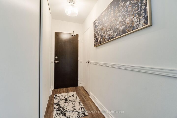 Property Photo: 212 Kerr Street 507 ON L6K 3B1