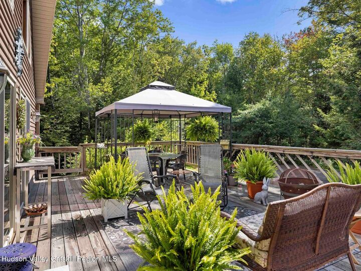 Property Photo:  81 Baker Court  NY 12485 