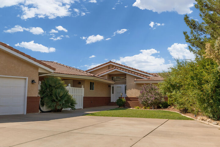 Property Photo: 2162 S San Juan Cir UT 84790