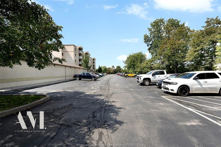 Property Photo: 325 Village Grove 306 ON N8N 0B1