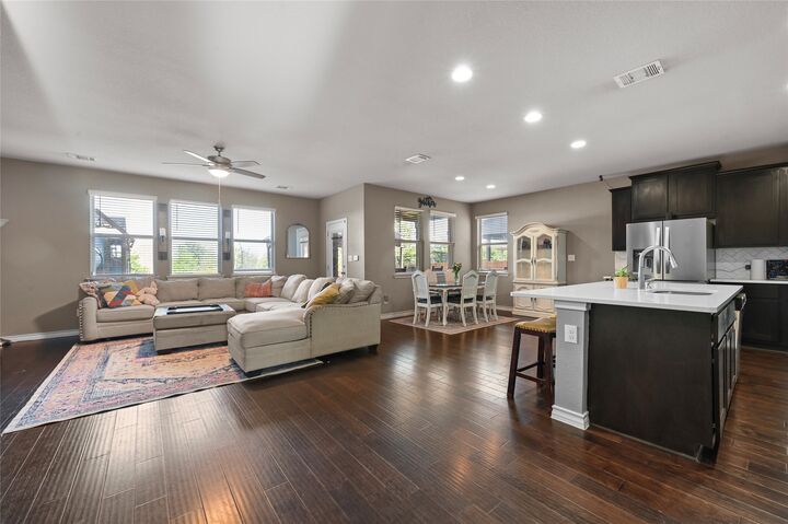 Property Photo: 160 Thornless Circle TX 78610