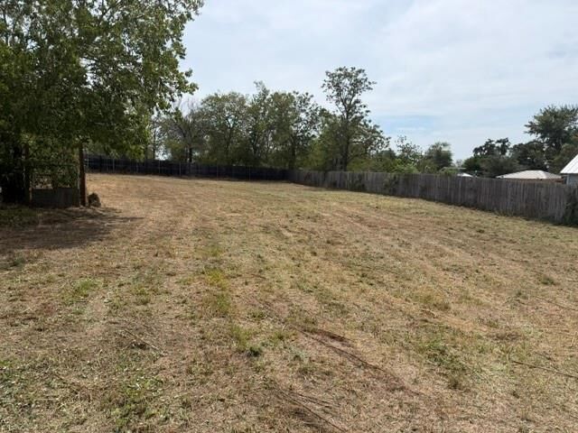 Property Photo:  707 W Madison Street  TX 78621 