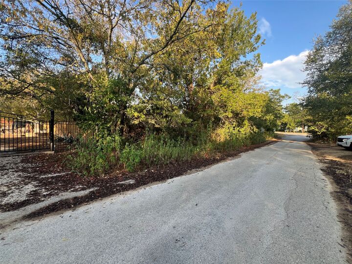 Property Photo:  713 E 2nd Street  TX 78621 