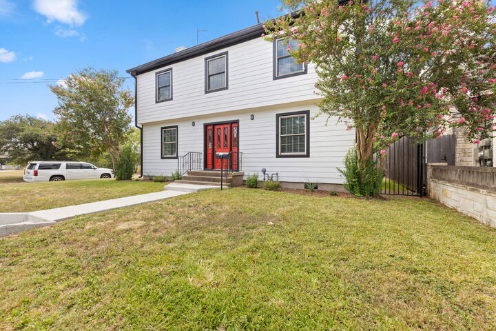 Property Photo: 1013 E 38th 1/2 Street TX 78751