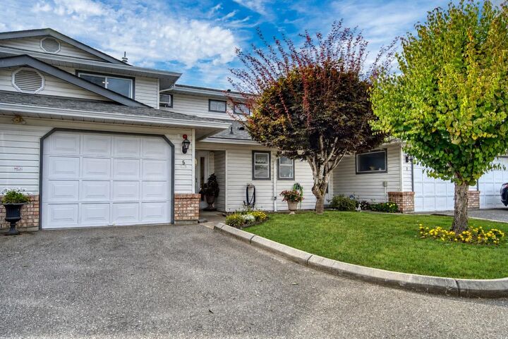 Property Photo:  32165 7 Avenue 5  BC V2V 2A9 
