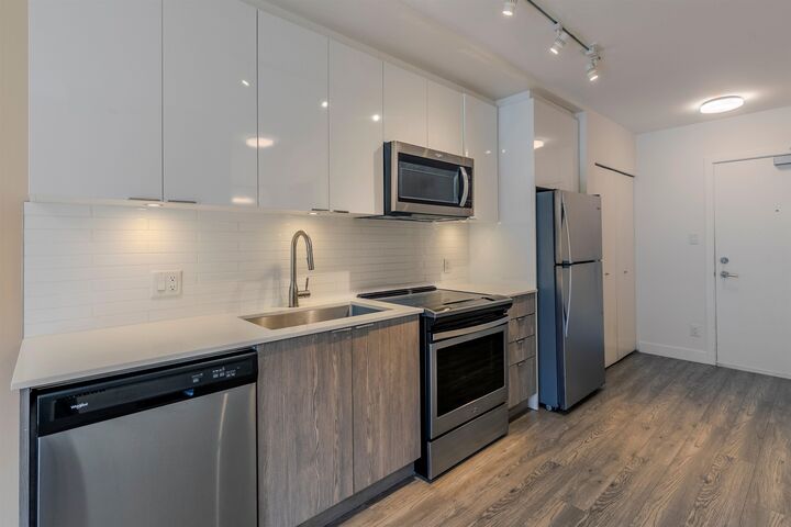 Property Photo:  37881 Cleveland Avenue 203  BC V8B 0Z7 