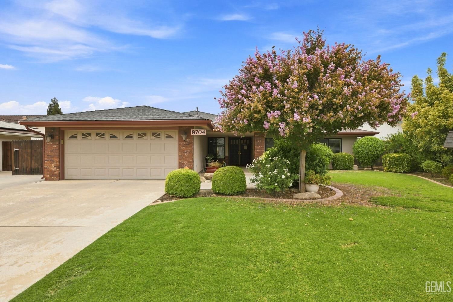 Property Photo:  8704 Summer Creek Road  CA 93311 