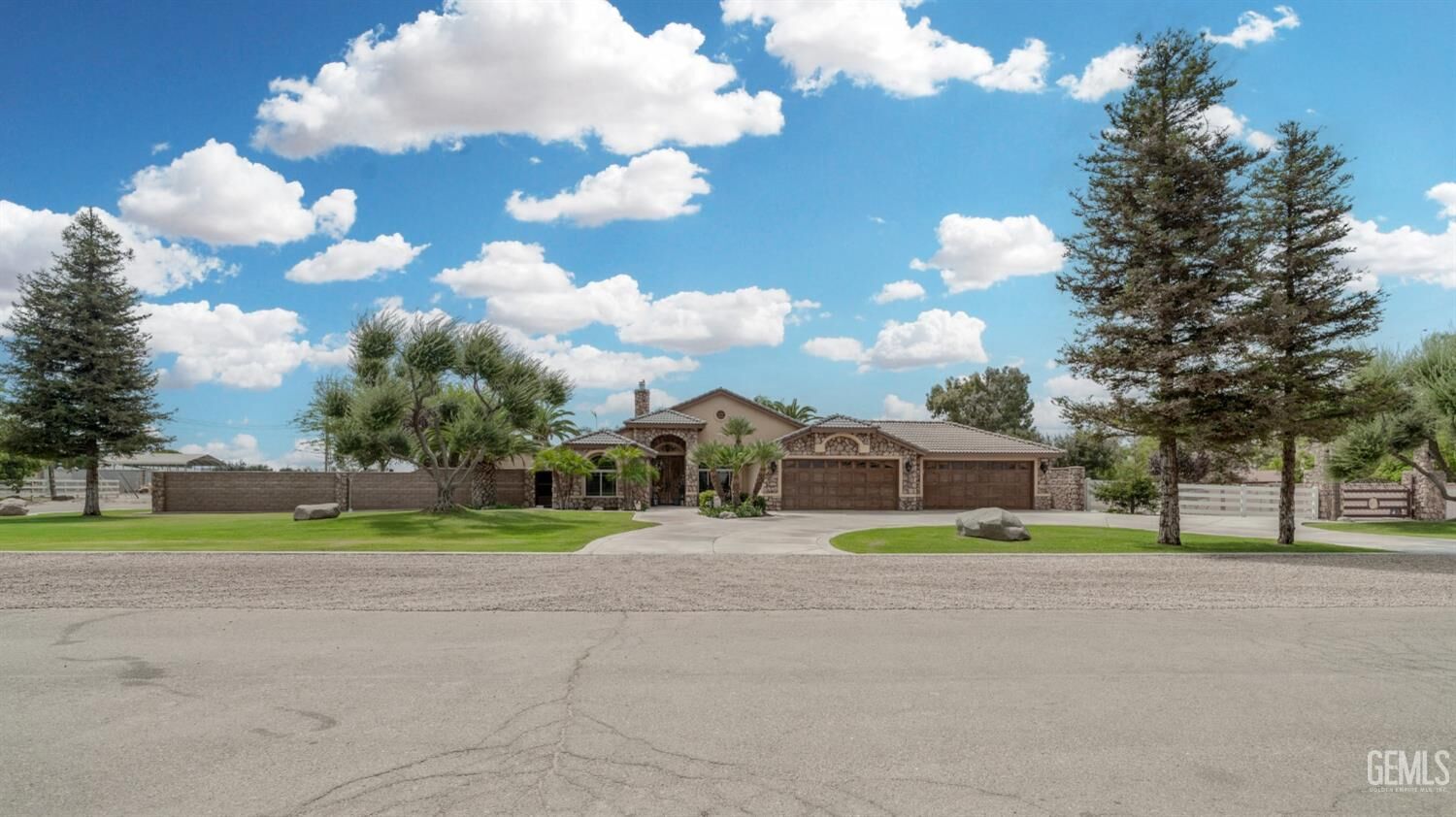 Property Photo:  6131 Porterfield Avenue  CA 93307 