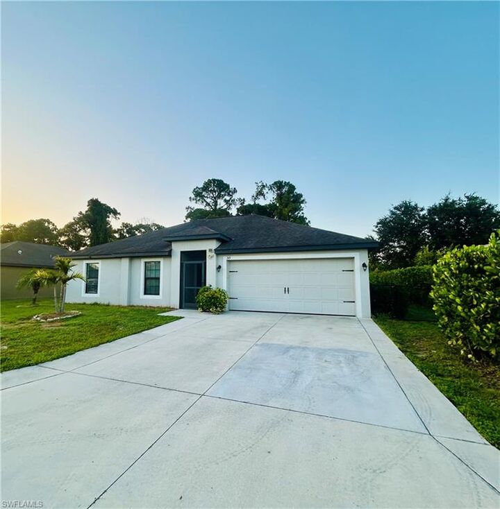 Property Photo:  745 Evening Shade Ln  FL 33974 