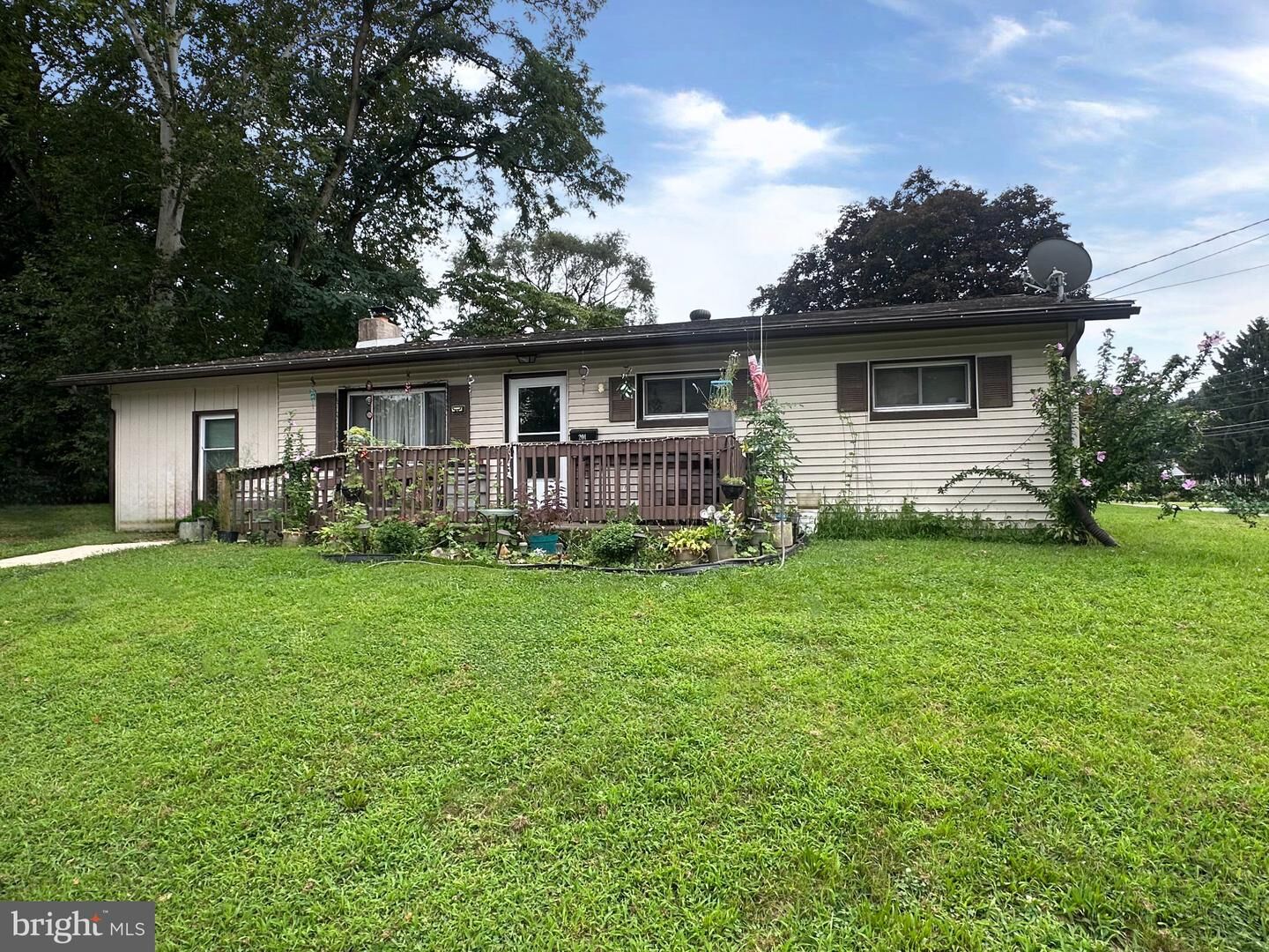 Property Photo:  201 Peach  NJ 08093 