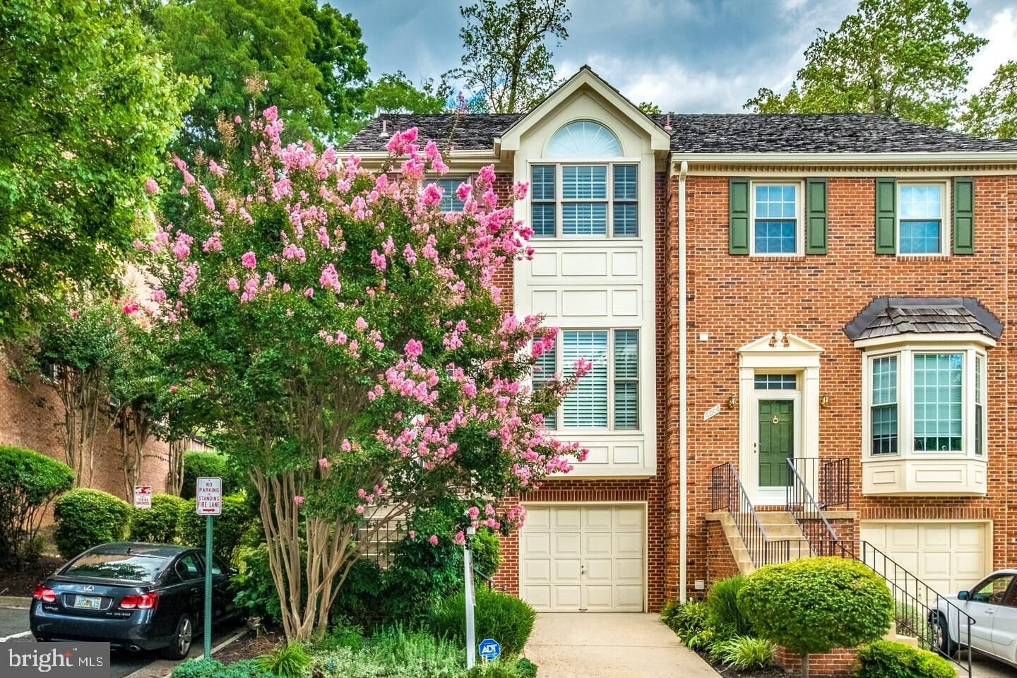 Property Photo: 6008 Kelsey Court VA 22044