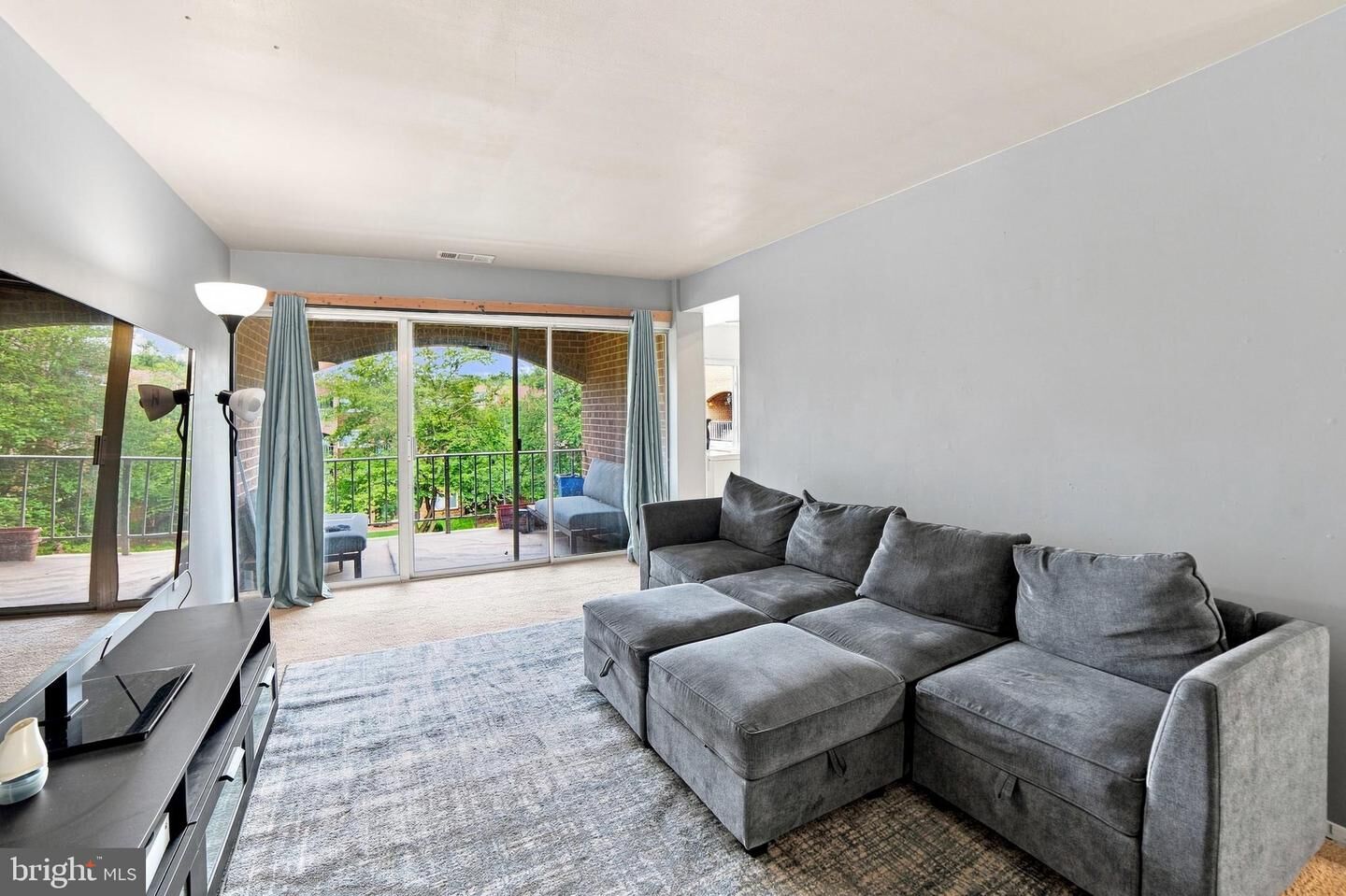 Property Photo:  402 Girard Street 9  MD 20877 