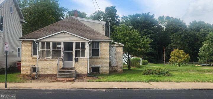 Property Photo: 33 E Pine Street PA 17065