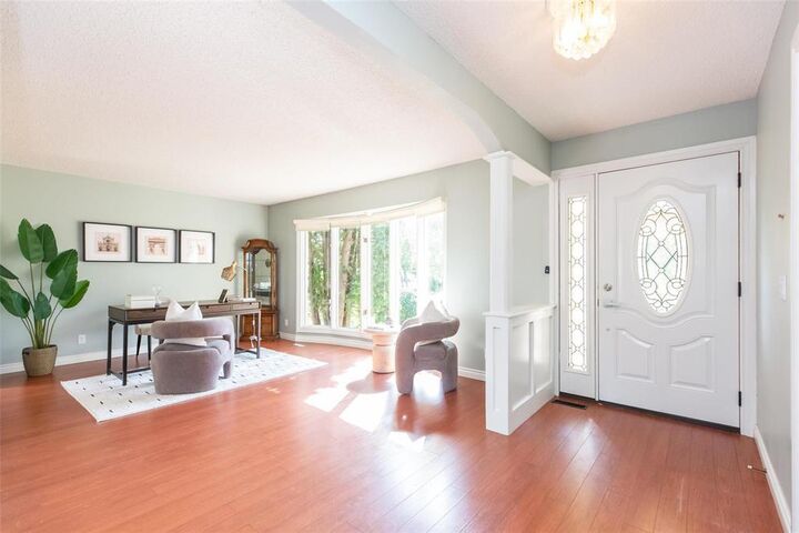 Property Photo:  102 Groveland Bay  MB R3T 5G2 