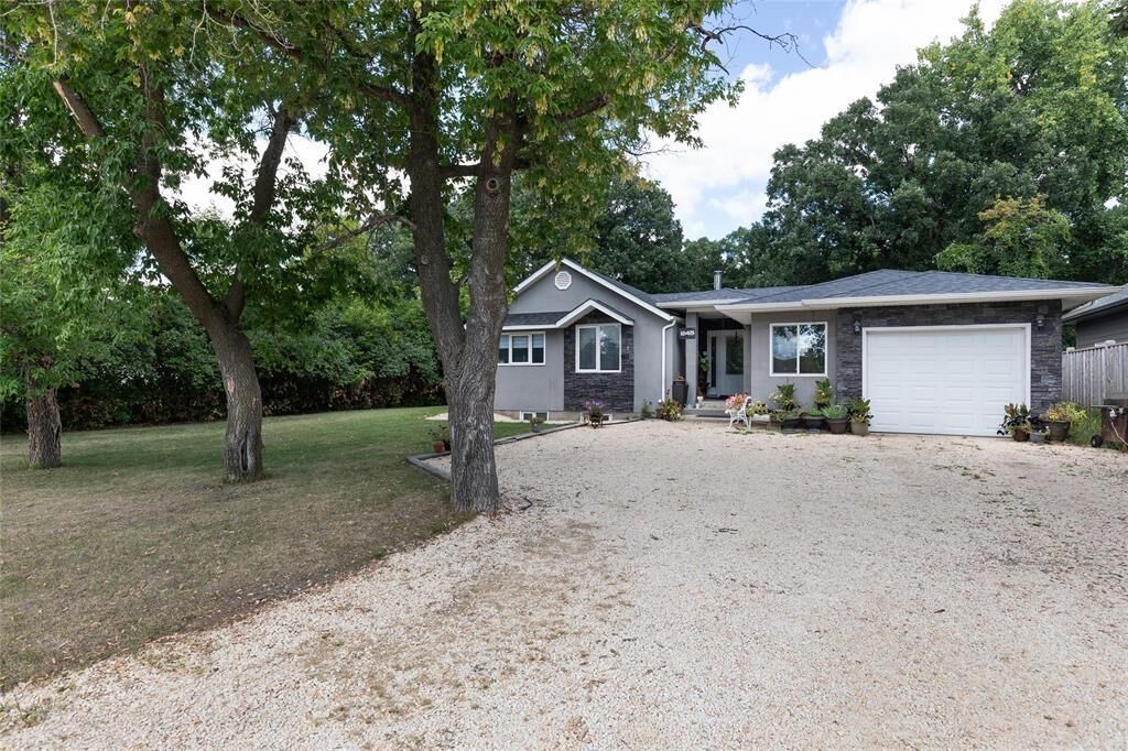 Property Photo:  245 Maple Avenue  MB R5G 1J1 